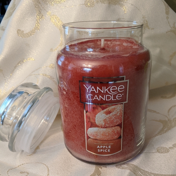 Yankee Candle | Apple Spice Candle - Picture 2 of 4